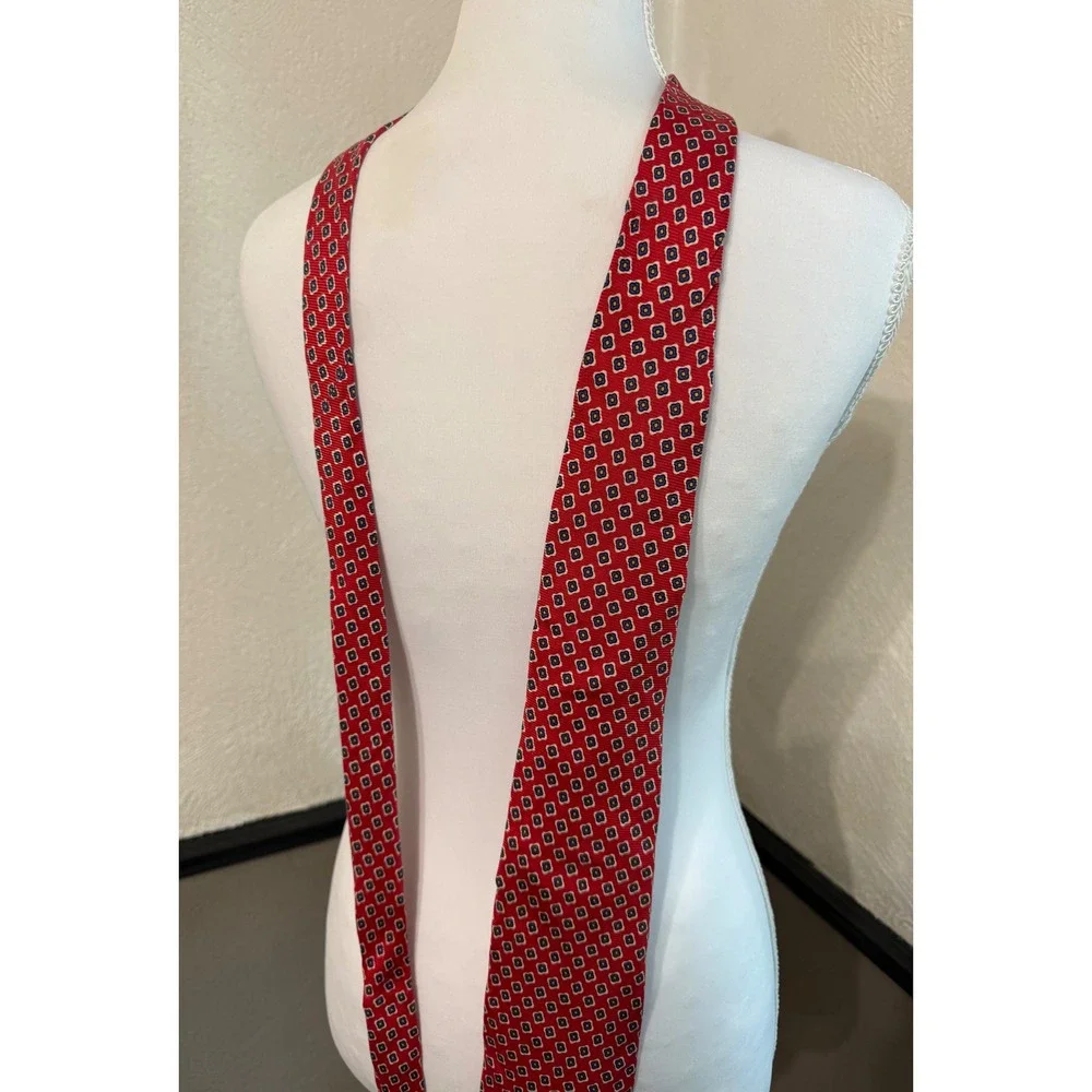 Lauren Ralph Lauren Mens Red Silk Medallion Geometric Necktie Hand Finished USA